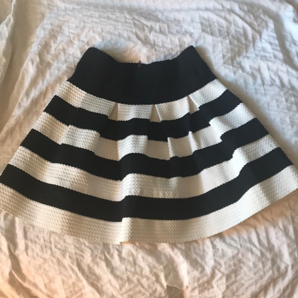 Aqua skirt - Picture 2 of 4